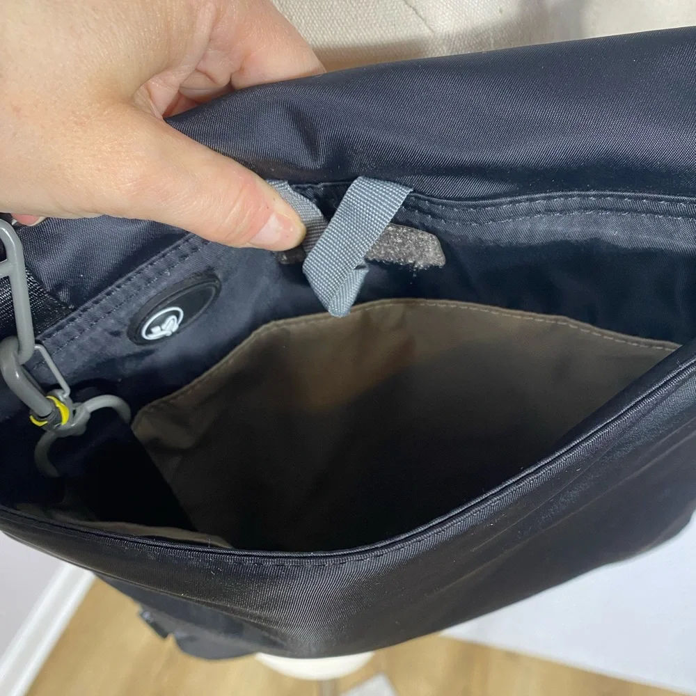 Pacsafe Slingsafe 200 Anti-Theft travel bag/crossbody purse for security